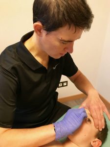 Tratamiento de fisioterapia y osteopatía en niños